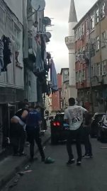İstanbul - Fatih'te 4 yaşındaki yeğeninin olduğu araca kaldırım taşıyla saldırdı; eniştesini darbetti