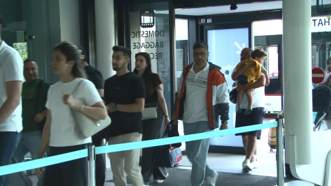 İstanbul - Tatil dönüşleri başladı; havalimanlarında uçuş ve yolcu yoğunluğu yaşanıyor