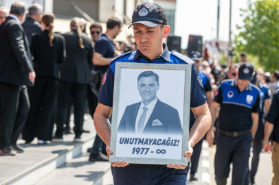 Ferdi Zeyrek için belediye önünde tören/Ek fotoğraflar