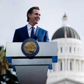 California Valisi Newsom, Los Angeles’ta askeri güç kullanımını önlemek için mahkemeye başvurdu