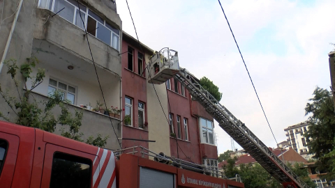 İstanbul- Avcılar'da dairede patlama sonrası çıkan yangın itfaiye tarafından söndürüldü