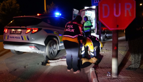 Kaza yaptıktan sonra alkolün etkisiyle yere yığıldı