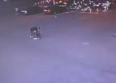 Boşanma aşamasındaki eşini 12 yerinden bıçakladı; saldırı kamerada