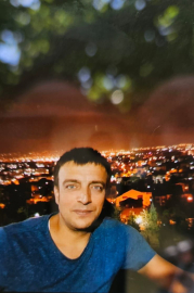 Kazada ölen baba toprağa verildi, 8 yaşındaki oğlunun tedavisi sürüyor