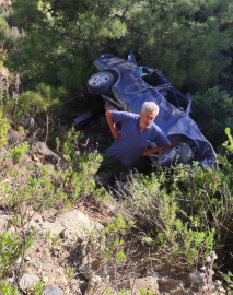 Hatay'da otomobil, 40 metreden uçuruma yuvarlandı; 1 ölü, 2 yaralı