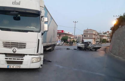 TIR ile çarpışan kamyonetin sürücüsü ağır yaralandı