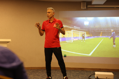 UEFA tarafından yetkilendirilen Türkiye, ilk kez Kaleci A Lisans Kursu düzenlemeye hazırlanıyor / Video eklendi