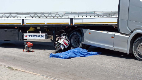 TIR’ın çarptığı motosikletteki 2 kişi öldü