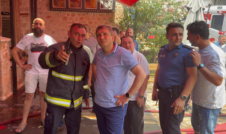 Antalya'da tarihi Kaleiçi semtinde yangın (2)