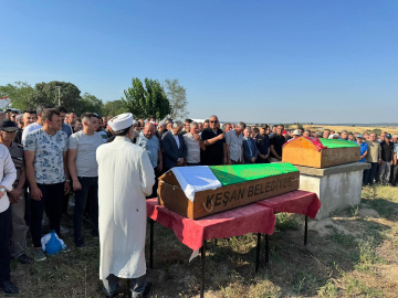Edirne'de 3 aracın karıştığı kaza: Jandarma trafik tim komutanı ile hamile eşi öldü (2)