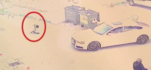 Bursa'da otomobilin çarptığı çocuk ağır yaralandı; o anlar kamerada