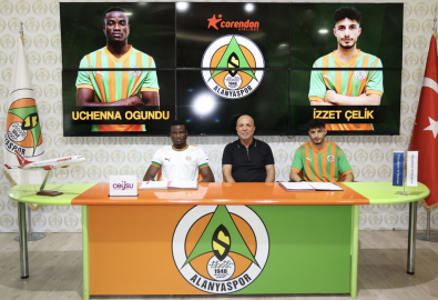 Alanyaspor, Uchenna Ogundu ve İzzet Çelik için imza töreni düzenledi