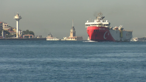 İstanbul- Oruç Reis, İstanbul Boğazı'ndan geçiyor -1