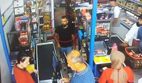 Tartıştığı kadın kasiyere yumruk attı; saldırı kamerada (2)
