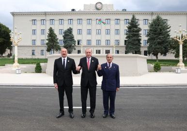 Cumhurbaşkanı Erdoğan, Azerbaycan Cumhurbaşkanı Aliyev ve Pakistan Başbakanı Şerif ile hatıra fotoğrafı çektirdi