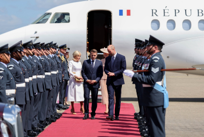 Fransa Cumhurbaşkanı Macron, İngiltere’de / Video eklendi