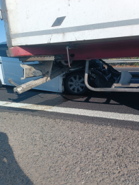 Şanlıurfa'da TIR’ın atına giren otomobilin sürücüsü yaralandı, oğlu öldü