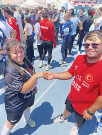 Down sendromlu milli sporcu Ramazan'dan down sendromlu Nisa'ya evlilik teklifi / Görüntü eklendi