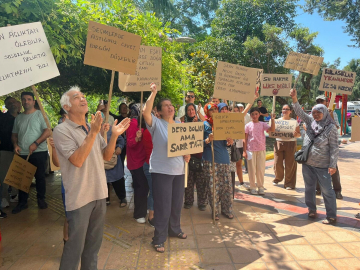 İzmir'de Yakaköy Mahallesi sakinlerinden 'su' eylemi
