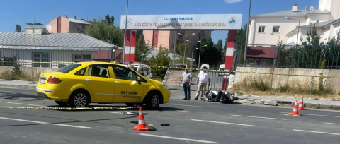 Ticari taksi ile motosiklet çarpıştı: Karı-koca hayatını kaybetti