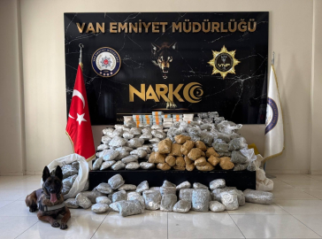 Van'da durdurulan kamyonette 122 kilo uyuşturucu ele geçirildi; 2 gözaltı