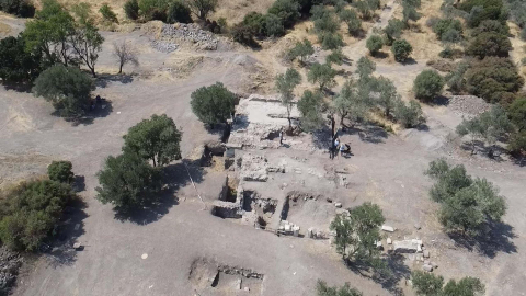 Çanakkale - Apollon Smintheus Kutsal Alanı'ndaki kazılarda 3'üncü yüzyıla ait hamam gün yüzüne çıkarılıyor /Video eklendi