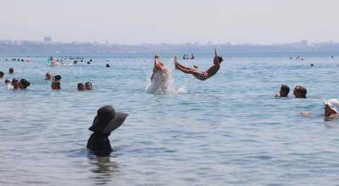 Antalya'da termometreler 48 dereceyi gördü / Ek fotoğraflar