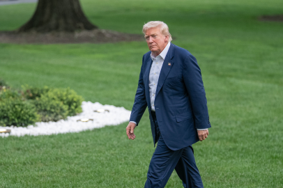 Trump: Venezuela ve çevresindeki hava sahası kapatılacak