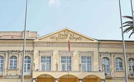 Çeşme'de 7 kişinin yaralandığı kavga masayla ilgilenilmediği için çıkmış (2)