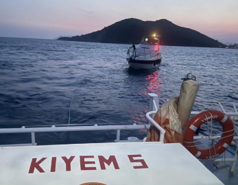 Fethiye açıklarında sürüklenen tekne kurtarıldı