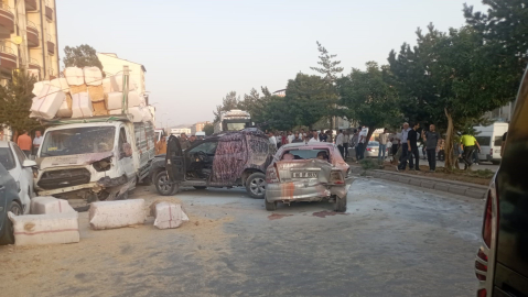 Bitlis'te freni boşalan TIR, 10 araca çarptı