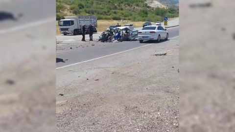 Malatya'da kamyon ile otomobil çarpıştı: 1 ölü, 2 yaralı /Video eklendi