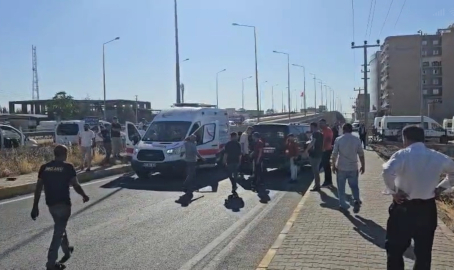 Mardin'de hafif ticari araç ile motosiklet çarpıştı: 2 yaralı