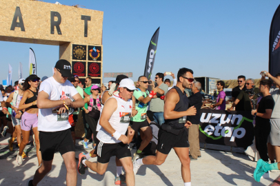 Runfire Salt Lake Ultra Trail Maratonu, Tuz Gölü'nde renkli görüntülerle başladı