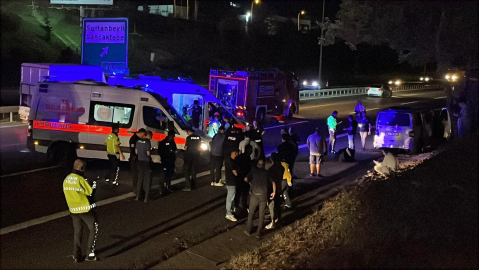 İstanbul- Sultanbeyli'de iki minibüs çarpıştı: 9 yaralı