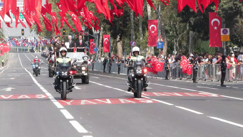 İstanbul- Vatan Caddesi'nde 30 Ağustos Zafer Bayramı töreni / Ek görüntüyle