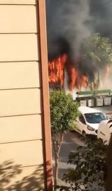 İstanbul - Bağcılar’da otomobil tamirhanesinde çıkan yangın 2 binaya sıçradı: 4 kişi dumandan etkilendi / Ek görüntü - Geniş haber