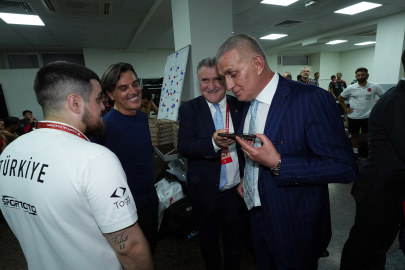 Cumhurbaşkanı Erdoğan’dan A Milli Futbol Takımı’na tebrik telefonu / Fotoğraf eklendi