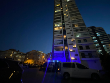 Boşanma aşamasındaki eşini çocuklarının gözü önünde tabancayla öldürdü
