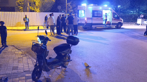 Bursa'da otomobille çarpışan elektrikli bisikletin sürücüsü ağır yaralandı