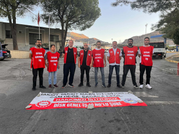 Karşıyaka'da işçiler, ana şantiye ve temizlik işleri şantiyesinde iş bıraktıklarını duyurdu