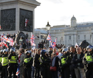 Londra'da göçmen karşıtı protesto: 26 polis yaralandı, 25 kişi gözaltında / Video eklendi