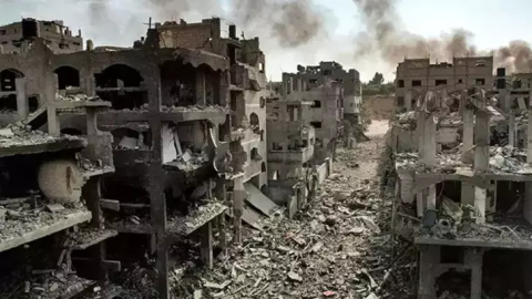 İsrail, Gazze'de son 4 günde UNRWA'ya ait 10 binayı vurdu