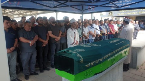 Başına geçirdiği balon nedeniyle nefessiz kalan Muhammed Ali, toprağa verildi