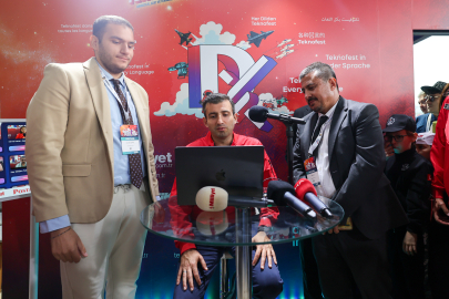 İstanbul - Selçuk Bayraktar, TEKNOFEST’te Demirören Medya standını ziyaret etti