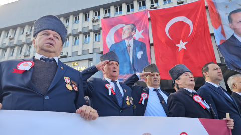 'Gaziler Günü’nde eşleri de gazilerle birlikte yürüdü