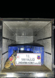 Van'da 3 bin 710 litre asetik asit anhidrit ile 50 kilo kostik soda ele geçirildi: 2 gözaltı