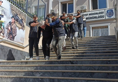 İstanbul-Başakşehir'de iş yerinde çalışanlarını işkence yaparak öldüren şüpheliler adliyeye sevk edildi