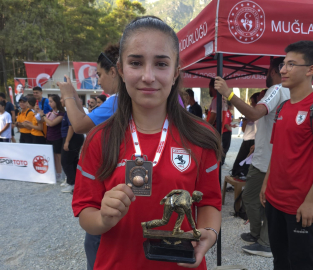 Samsunsporlu Yağmur Tosun, Türkiye rekoru kırdı