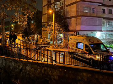 İzmir’de iki grup arasında bıçaklı kavga kamerada; 1 ölü